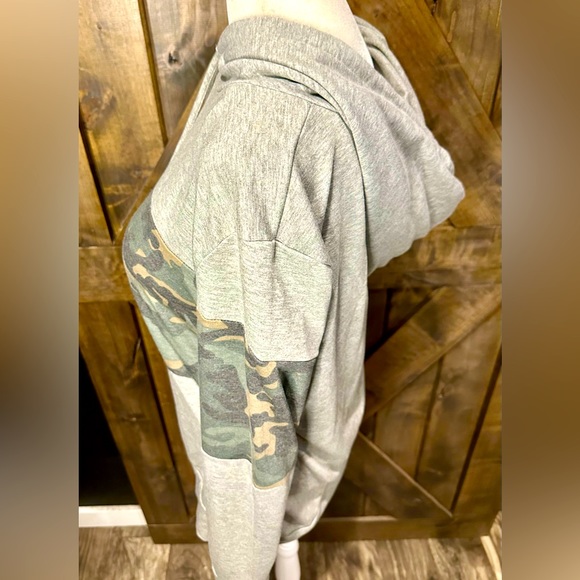 EUC 7th Ray Gray Cam Accent Hooded Long Sleeve Top - Picture 6 of 15